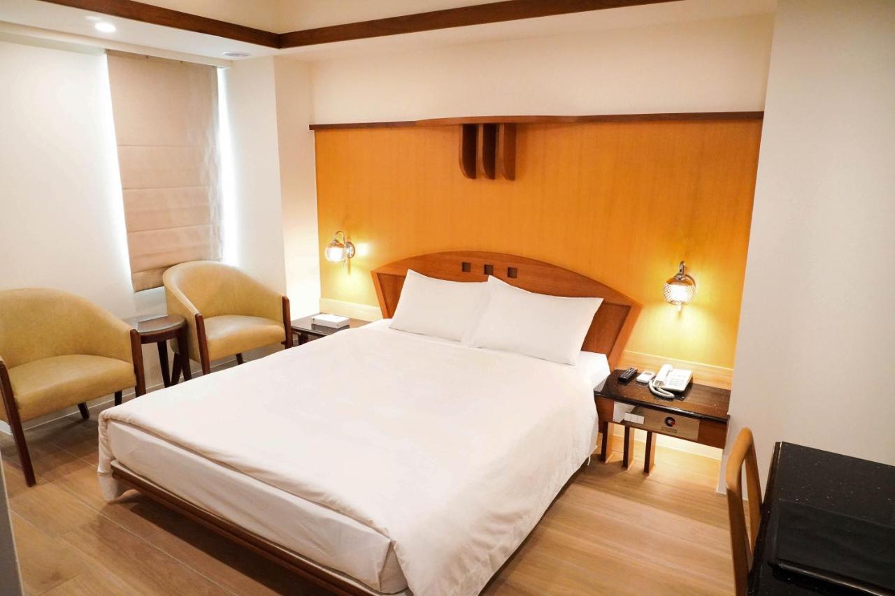 เขา หยวน โฮเต็ล - จงเจิ้ง Hotel ไถจง ภายนอก รูปภาพ