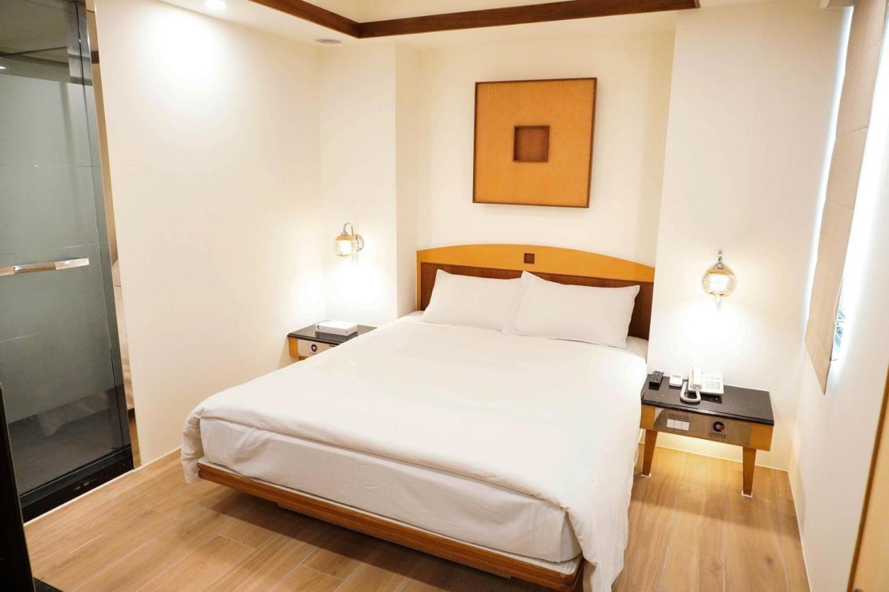 เขา หยวน โฮเต็ล - จงเจิ้ง Hotel ไถจง ภายนอก รูปภาพ