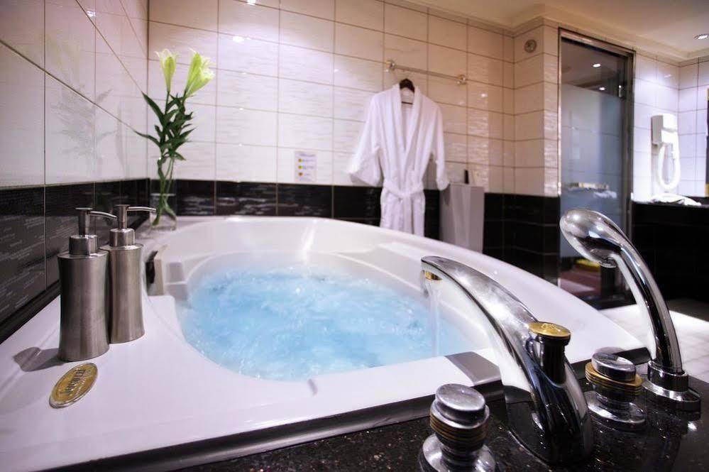 เขา หยวน โฮเต็ล - จงเจิ้ง Hotel ไถจง ภายนอก รูปภาพ