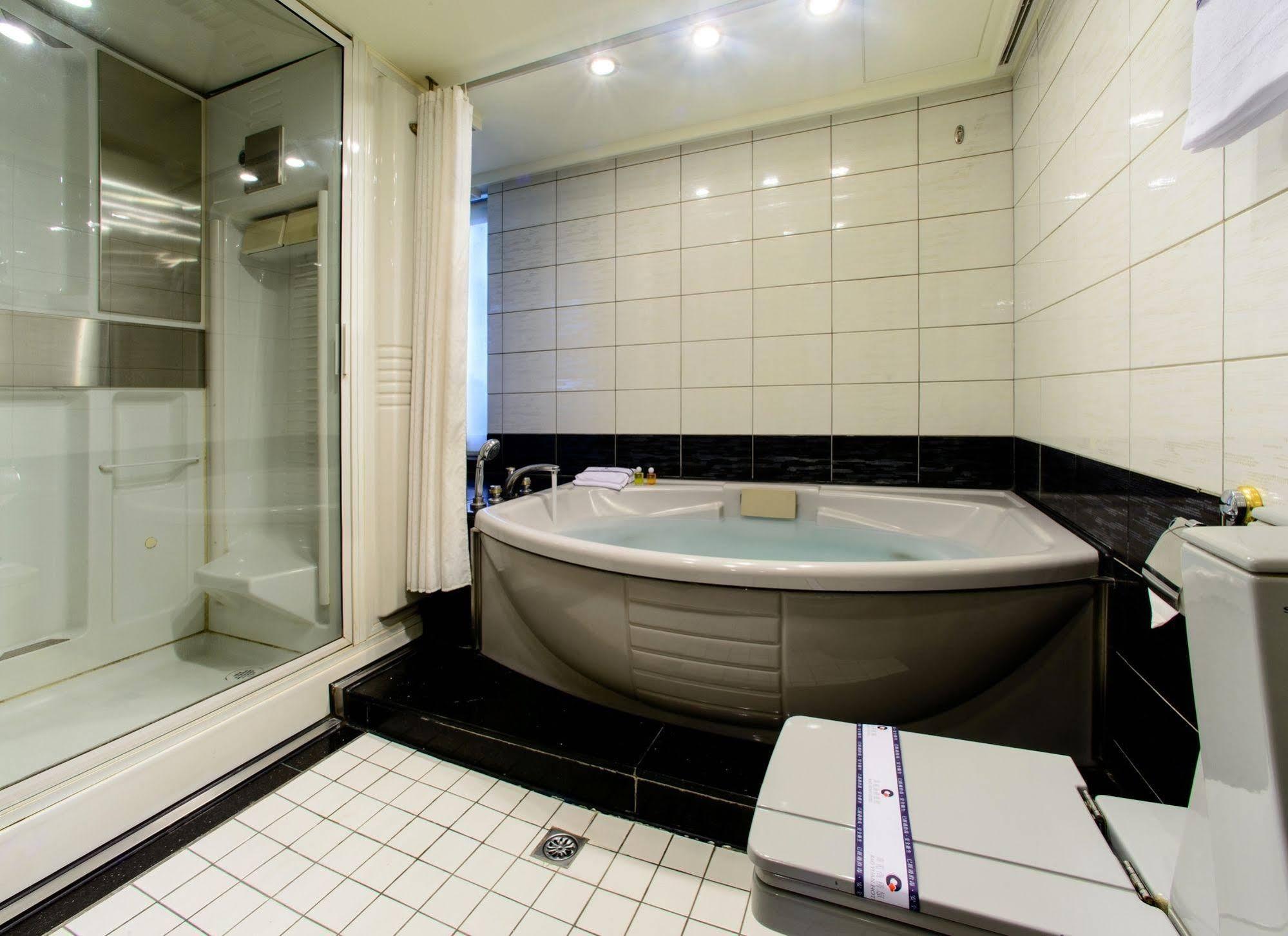 เขา หยวน โฮเต็ล - จงเจิ้ง Hotel ไถจง ภายนอก รูปภาพ