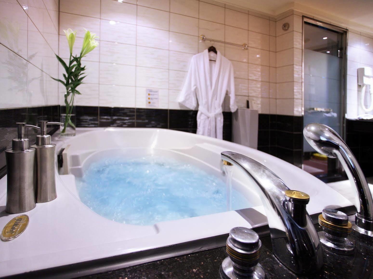 เขา หยวน โฮเต็ล - จงเจิ้ง Hotel ไถจง ภายนอก รูปภาพ